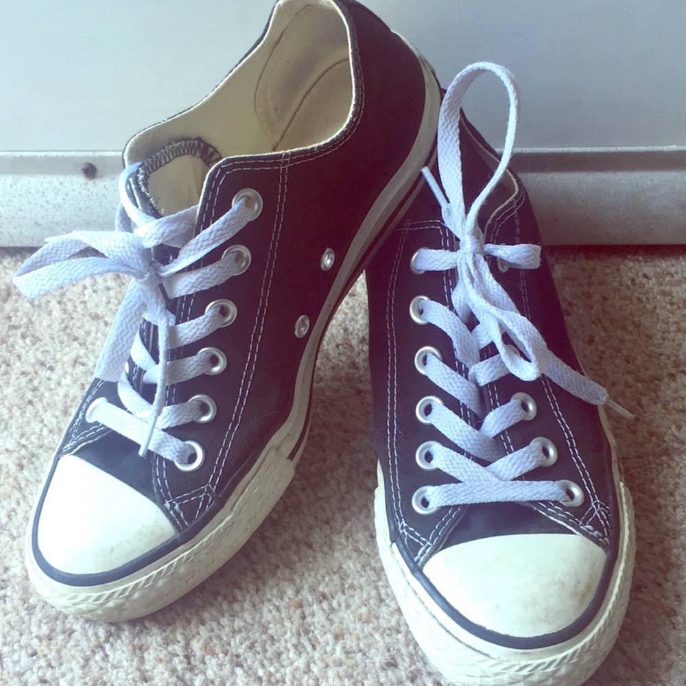 Low top chucks
